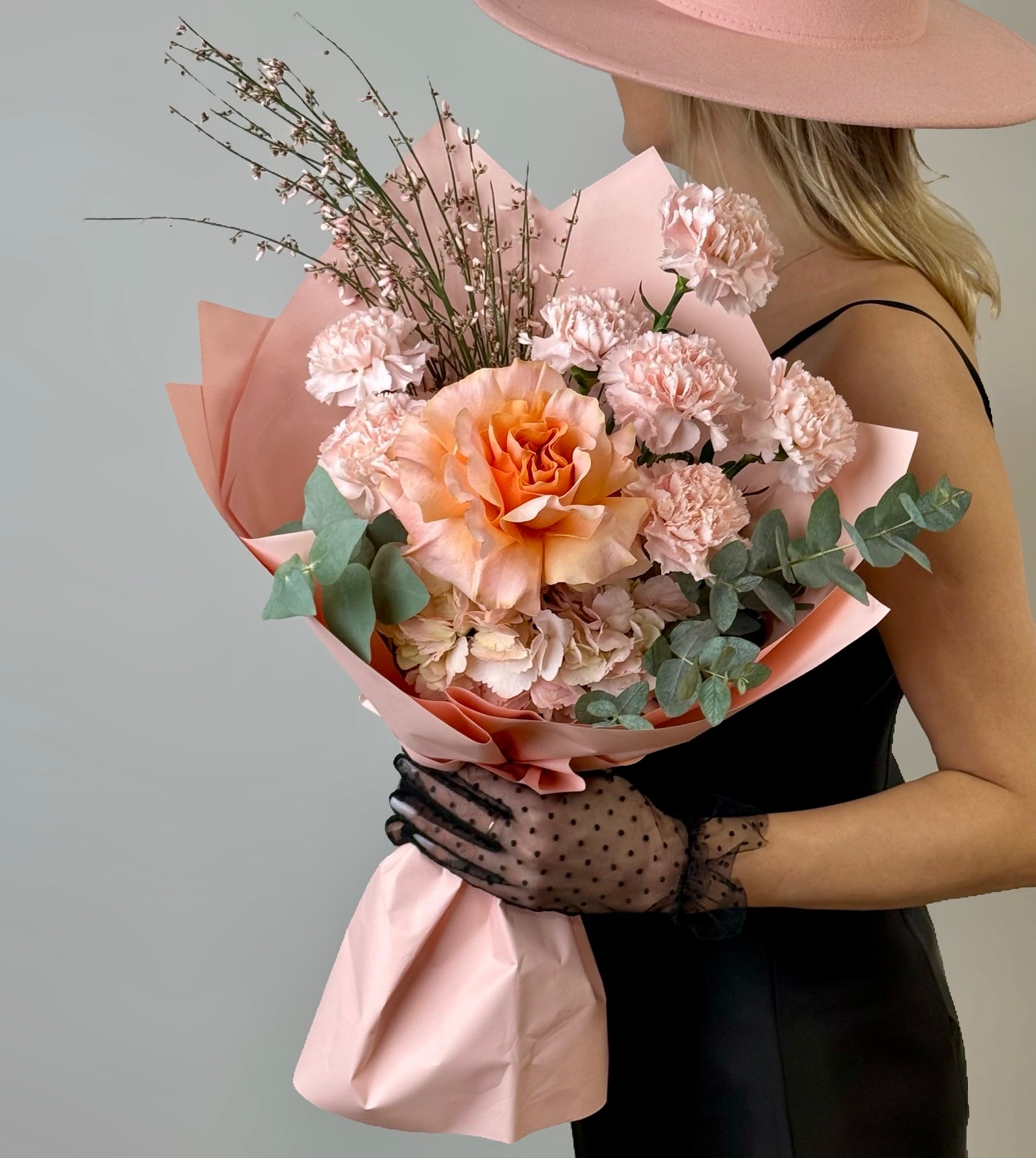 Букет с розой и гортензией 0200