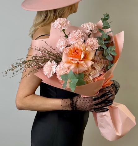 Букет с розой и гортензией 0200