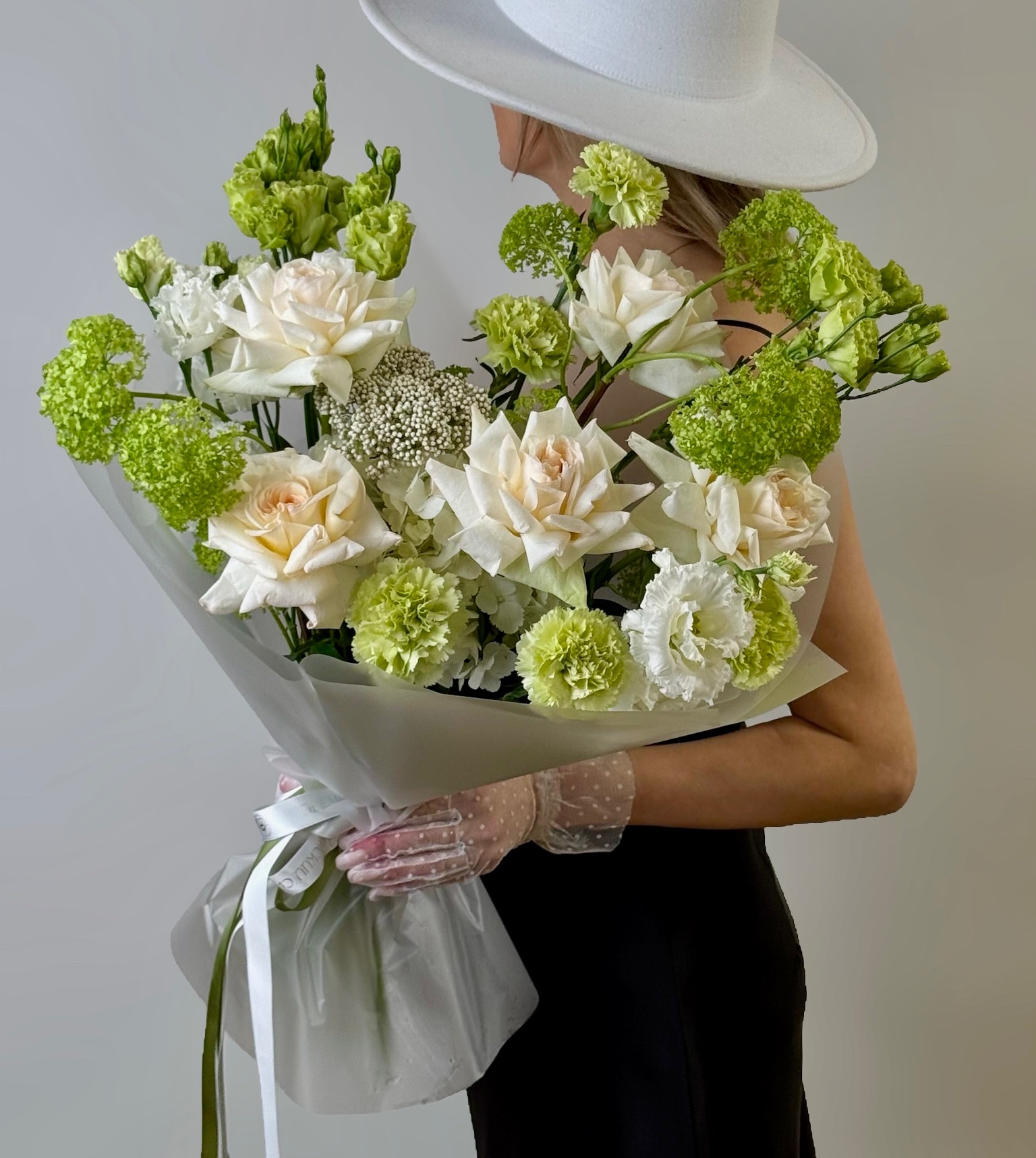 Букет из роз, вибурнума, гортензии 0208