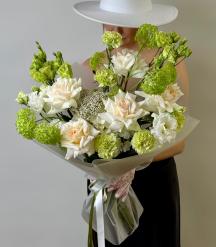 Букет из роз, вибурнума, гортензии 0208