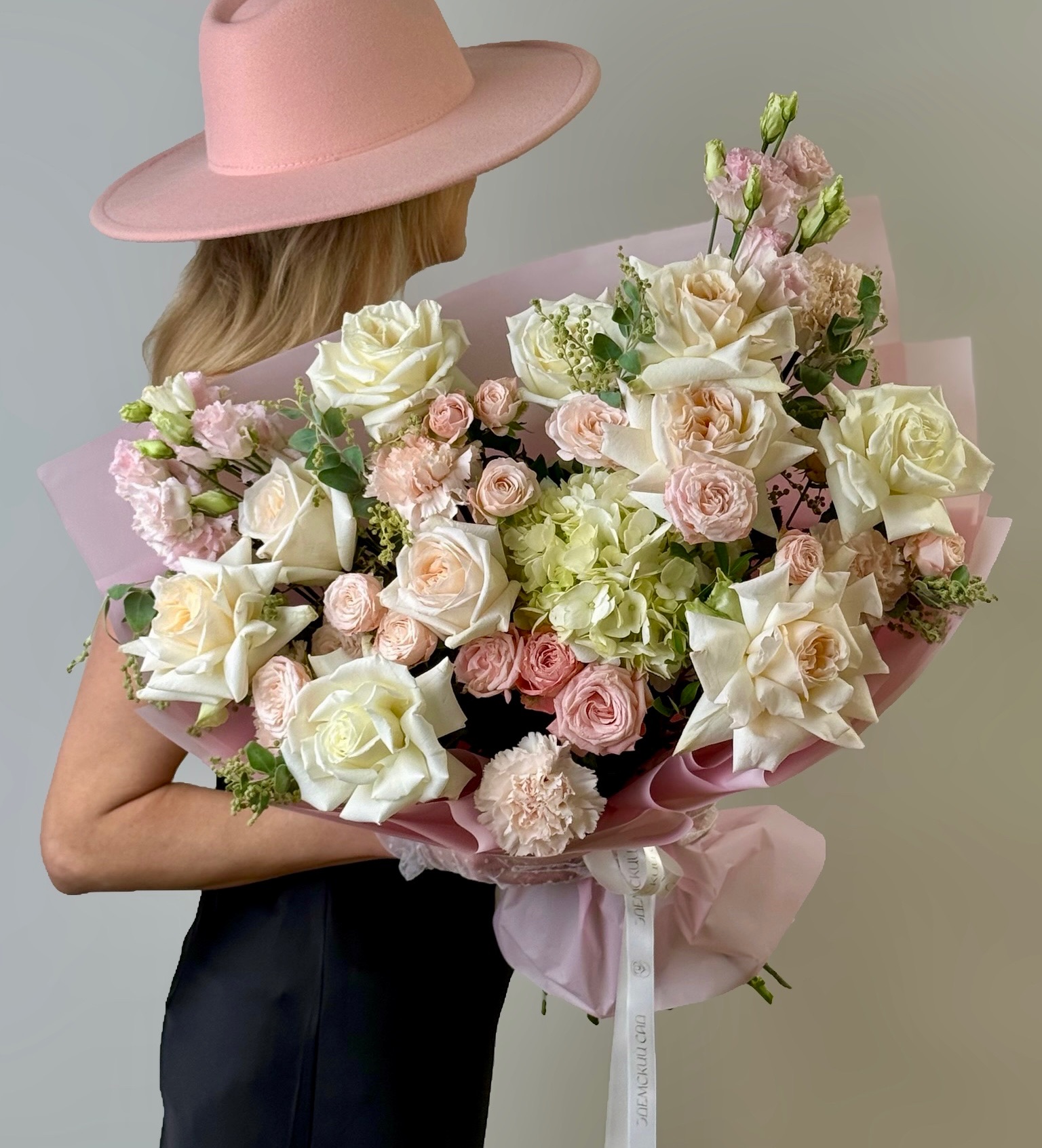 Букет из эустомы, роз и гортензии 0208