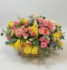 Корзина с цветами "Мимоза и нежность"