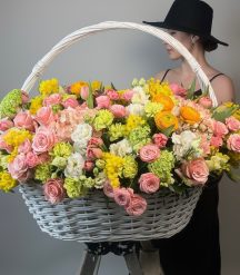 Корзина цветами  "Аромат счастья"