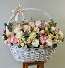 Корзина c цветами "Нежный шепот цветов"