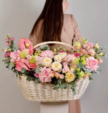 Корзина с цветами "Акварельные  мечты"