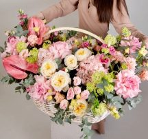 Корзина с цветами "Акварельные  мечты"