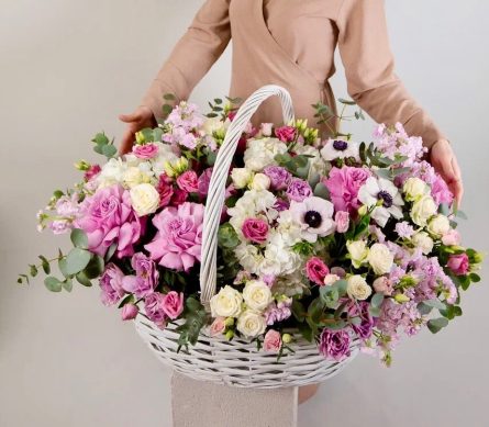 Корзина с цветами "Лавандовый сон"