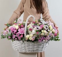 Корзина с цветами "Лавандовый сон"