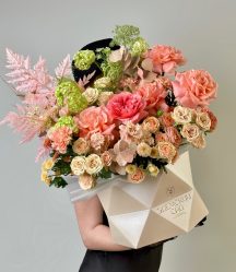 Коробка с цветами "Мягкий свет"