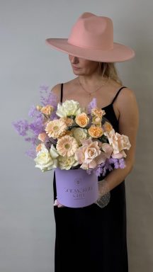 Коробка с цветами "Лавандовый рассвет"