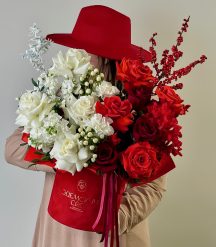 Коробка с цветами "Пламя любви"